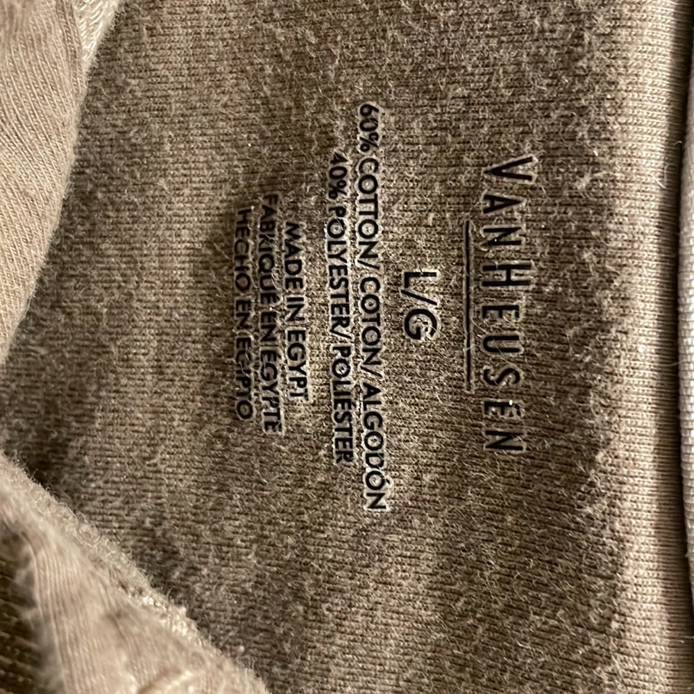 Vintage Van Heusen Size L , Vintage polo perfect condition .